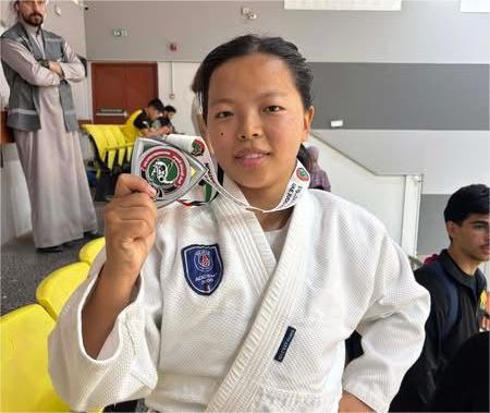 सकुनलाई रजत